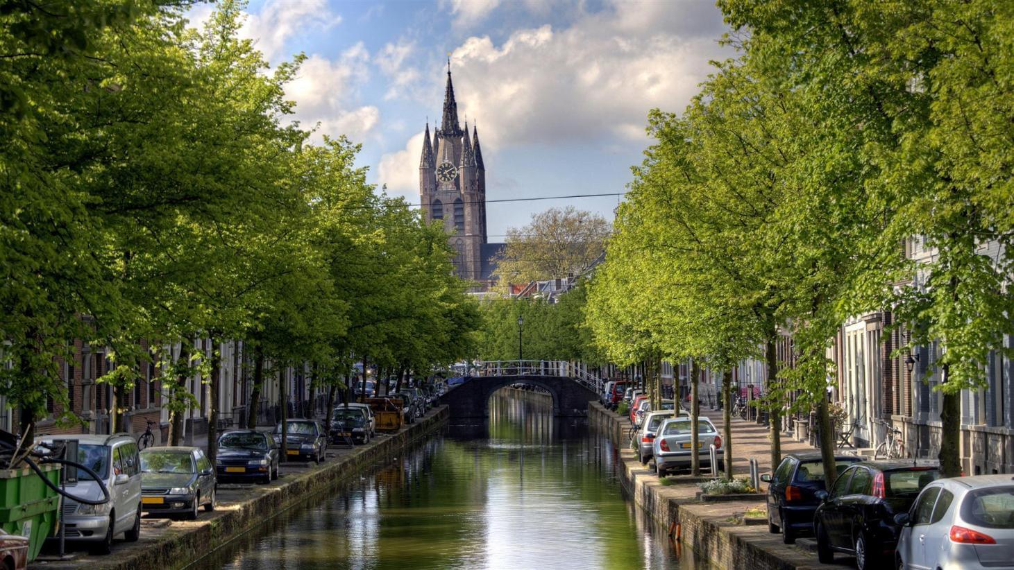Oude Jan in Delft. Do you think it fell over yet?